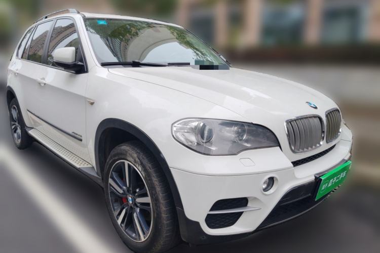 Used BMW X5 2013 xDrive35i Leading Model Front Right 45 Deg