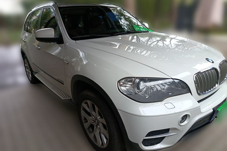 Used BMW X5 2013 xDrive35i Luxury Model Front Right 45 Deg