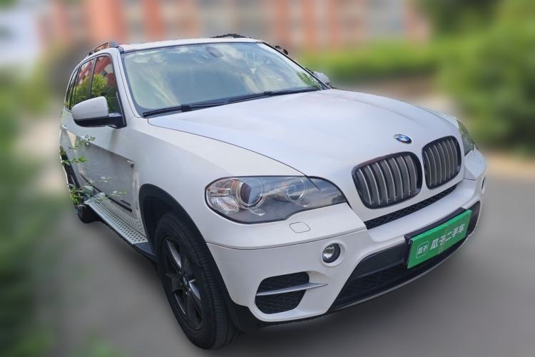 Used BMW X5 2013 xDrive35i Leading Model Front Right 45 Deg