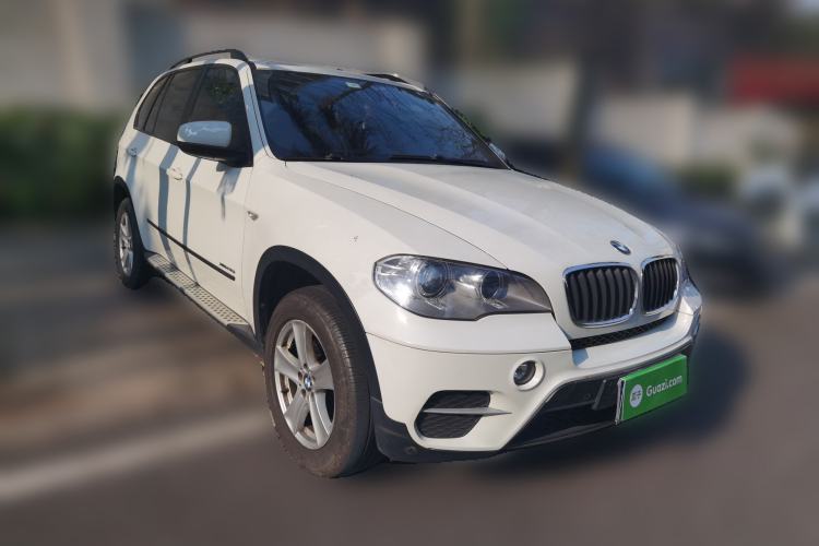 Used BMW X5 2013 xDrive35i U.S. specification Front Right 45 Deg