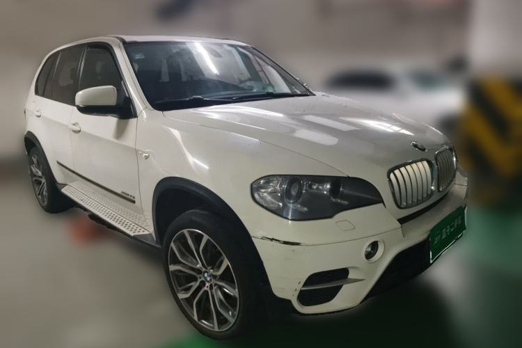 Used BMW X5 2013 xDrive35i Leading Model Front Right 45 Deg