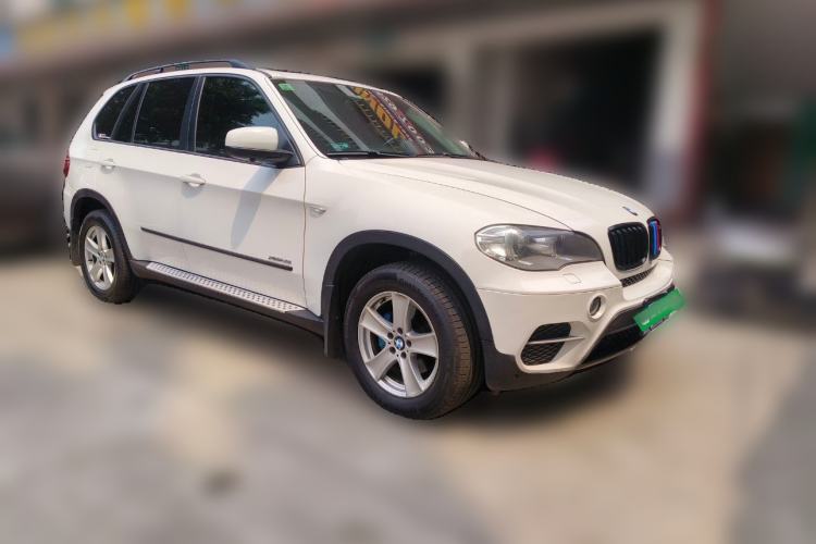Used BMW X5 2013 xDrive35i Leading Model Front Right 45 Deg