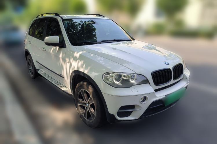 Used BMW X5 2013 xDrive35i Leading Model Front Right 45 Deg