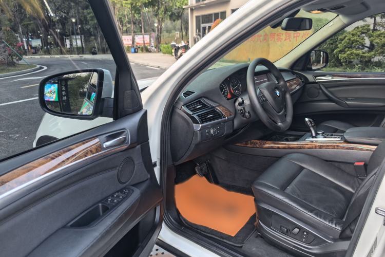 Used BMW X5 2013 xDrive35i Luxury Model Interior 1