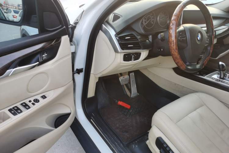 Used BMW X5 2013 xDrive35i U.S. specification Interior 3