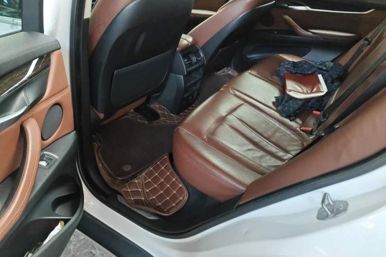 Used BMW X5 2013 xDrive35i U.S. specification Interior 4