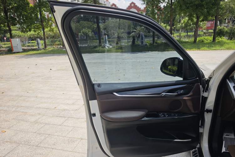 Used BMW X5 2013 xDrive35i U.S. specification Interior 4