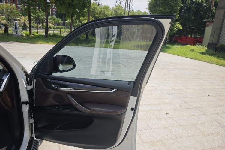 Used BMW X5 2013 xDrive35i U.S. specification Interior 6