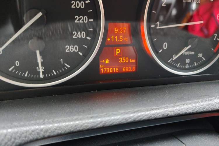 Used BMW X5 2013 xDrive35i Leading Model Odometer Close Up