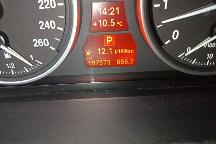 Used BMW X5 2013 xDrive35i Luxury Model Odometer Close Up