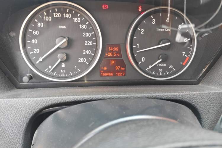 Used BMW X5 2013 xDrive35i Leading Model Odometer Close Up