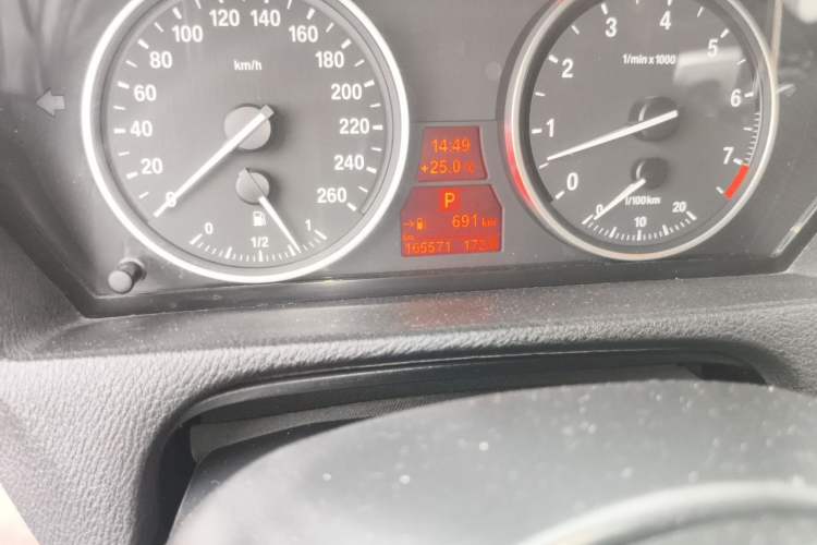 Used BMW X5 2013 xDrive35i Leading Model Odometer Close Up