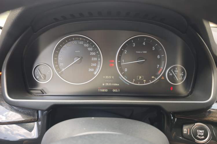 Used BMW X5 2013 xDrive35i U.S. specification Odometer Close Up