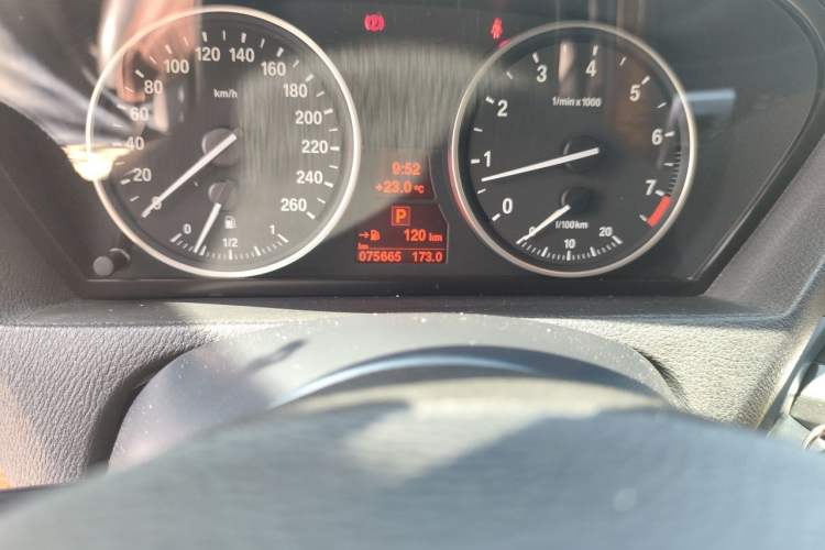 Used BMW X5 2013 xDrive35i Leading Model Odometer Close Up