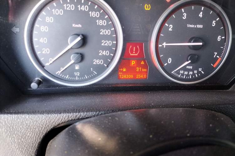 Used BMW X5 2013 xDrive35i Luxury Edition Odometer Close Up