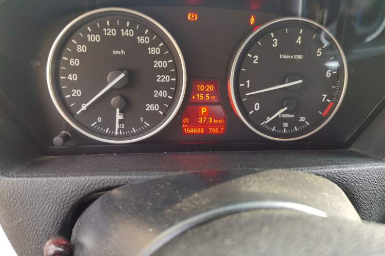 Used BMW X5 2013 xDrive35i U.S. specification Odometer Close Up