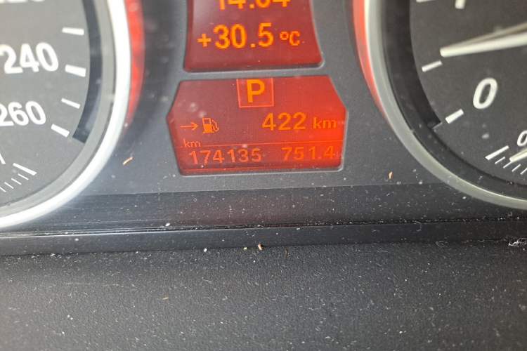 Used BMW X5 2013 xDrive35i Leading Model Odometer Close Up