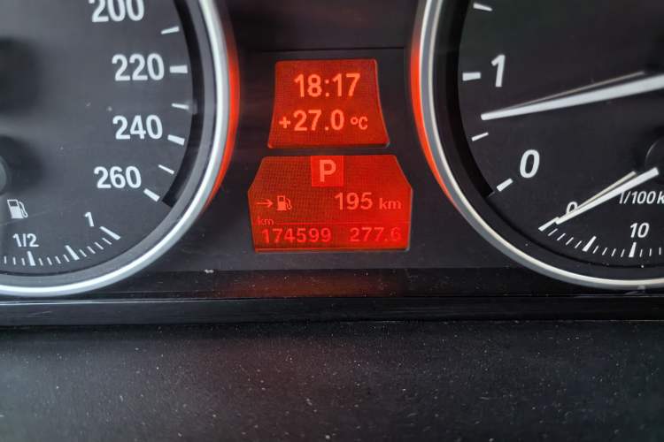 Used BMW X5 2013 xDrive35i Luxury Model Odometer Close Up