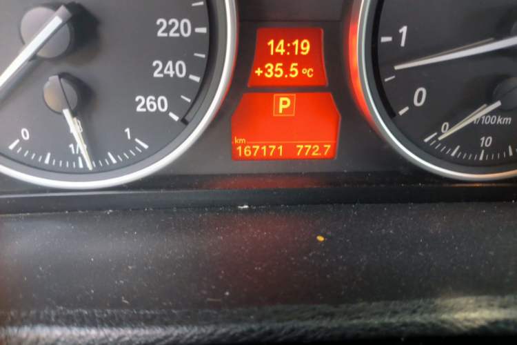 Used BMW X5 2013 xDrive35i Leading Model Odometer Close Up