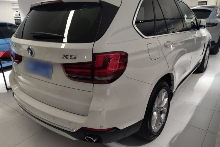 Used BMW X5 2013 xDrive35i U.S. specification Rear Right 45 Deg