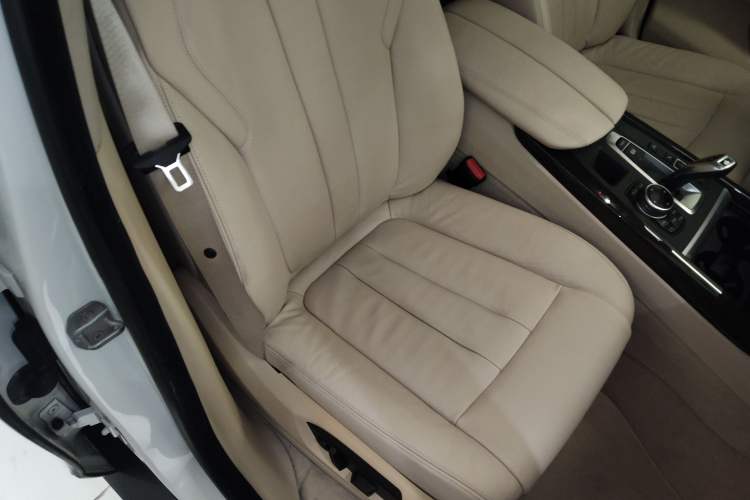 Used BMW X5 2013 xDrive35i U.S. specification Right Front Seat
