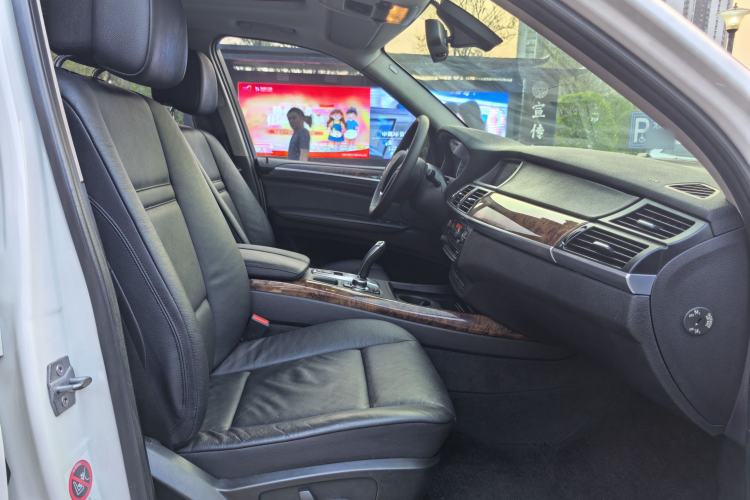 Used BMW X5 2013 xDrive35i Luxury Model Right Front Seat