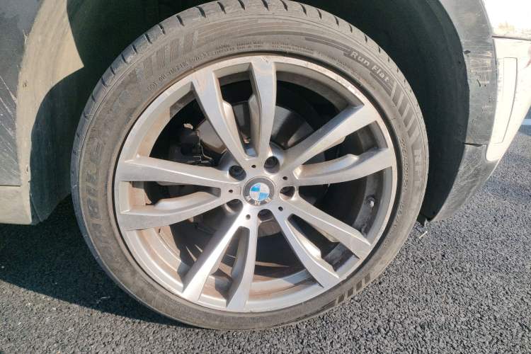 Used BMW X5 2013 xDrive35i U.S. specification Right Front Wheel Hub