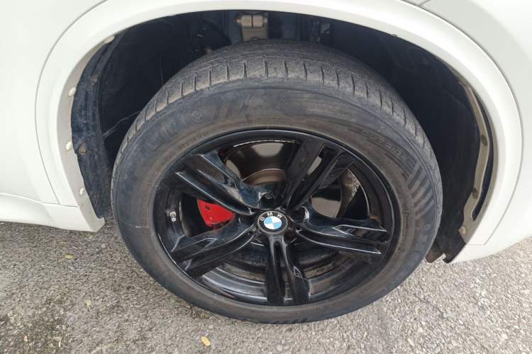 Used BMW X5  Right Front Wheel Hub