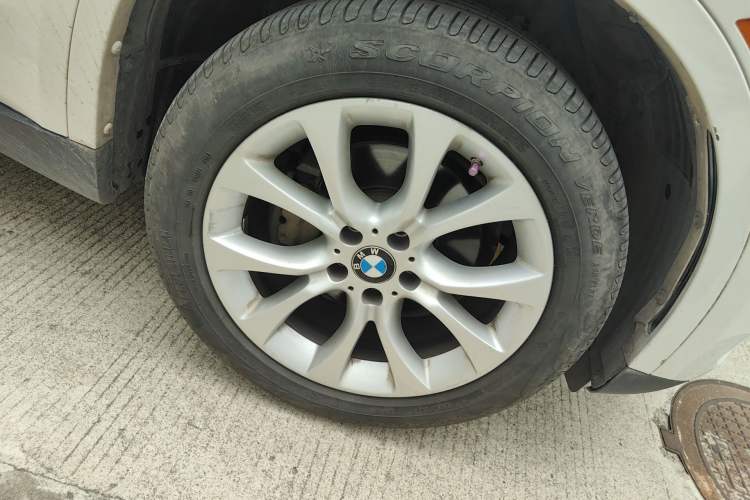 Used BMW X5  Right Front Wheel Hub