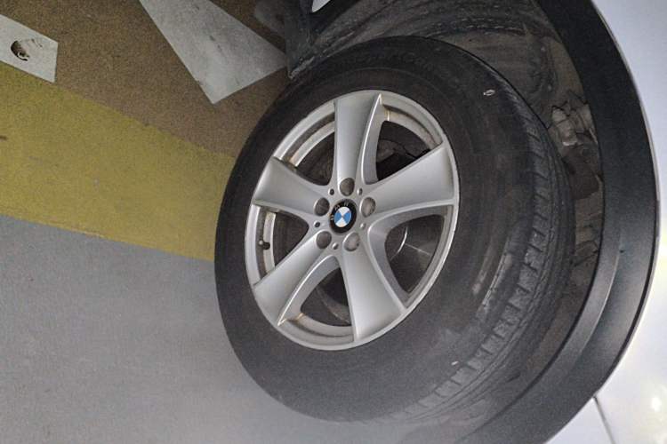 Used BMW X5 2013 xDrive35i Leading Model Right Front Wheel Hub
