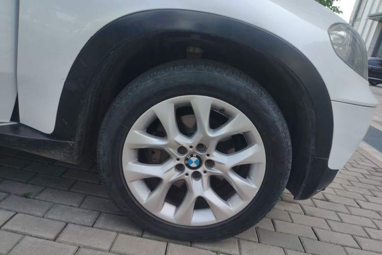 Used BMW X5 2013 xDrive35i Luxury Model Right Front Wheel Hub