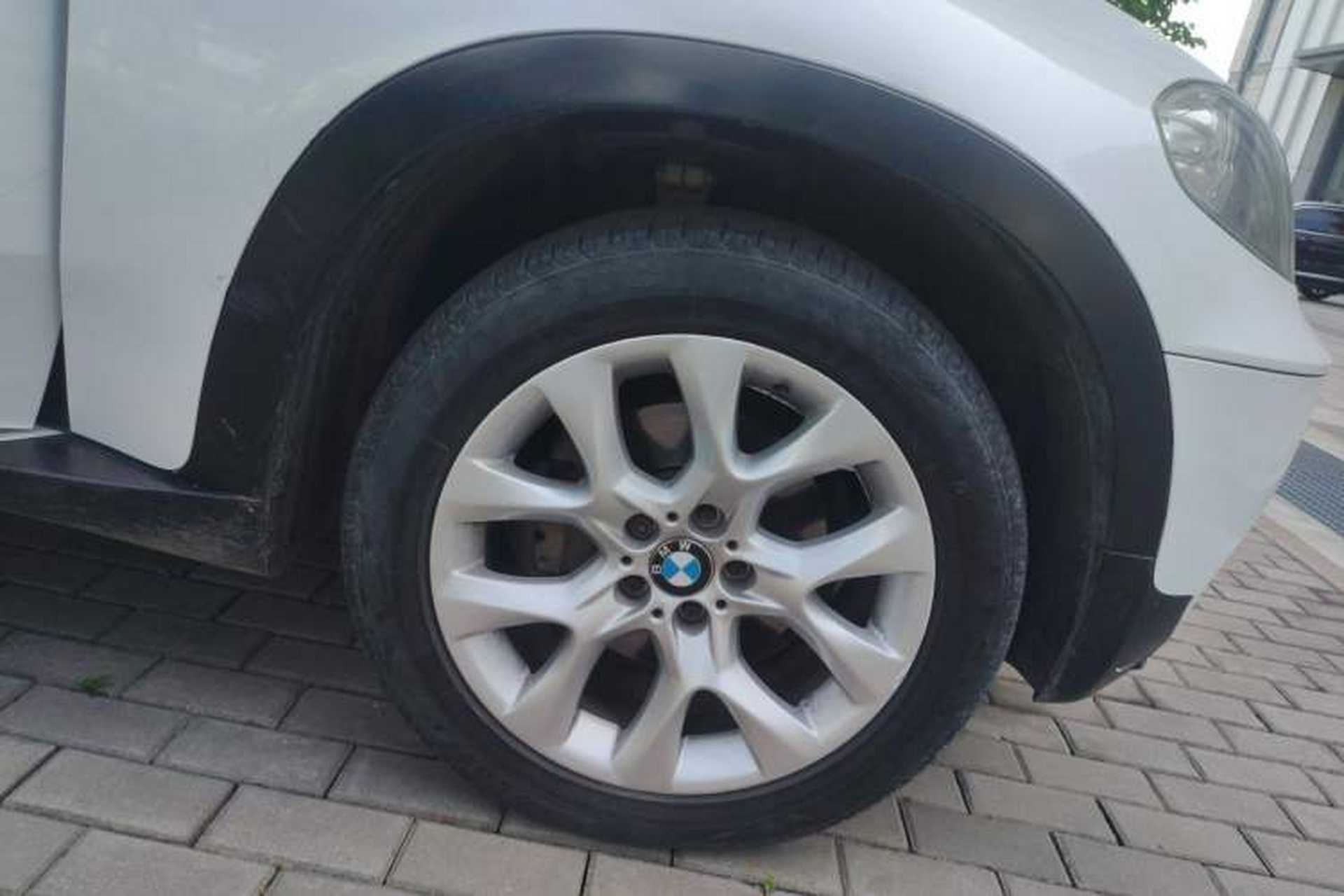 Used BMW X5 2013 xDrive35i Luxury Model Right Front Wheel Hub