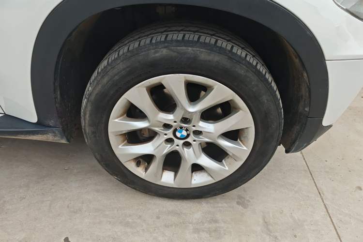 Used BMW X5  Right Front Wheel Hub