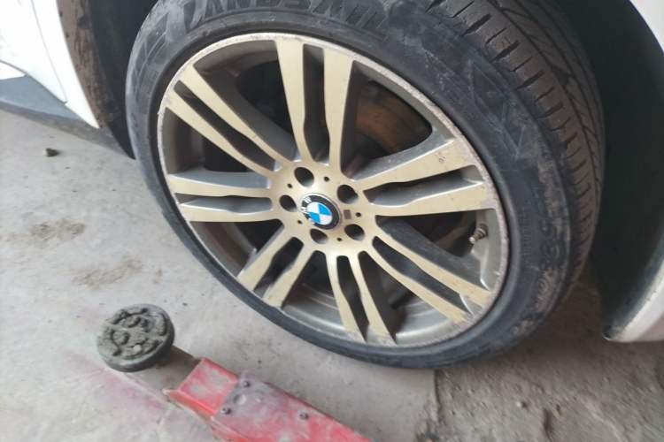 Used BMW X5 2013 xDrive35i Luxury Edition Right Front Wheel Hub