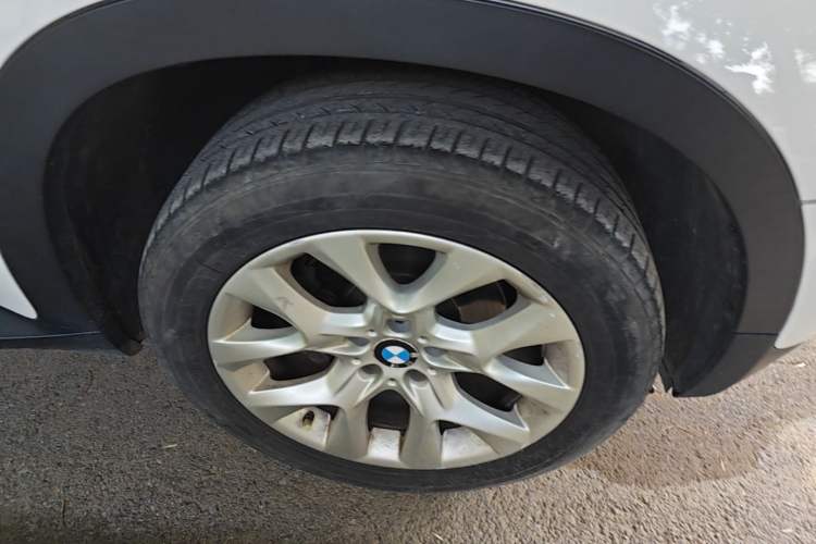 Used BMW X5  Right Front Wheel Hub