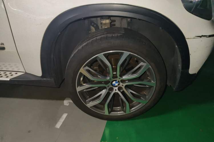 Used BMW X5 2013 xDrive35i Leading Model Right Front Wheel Hub