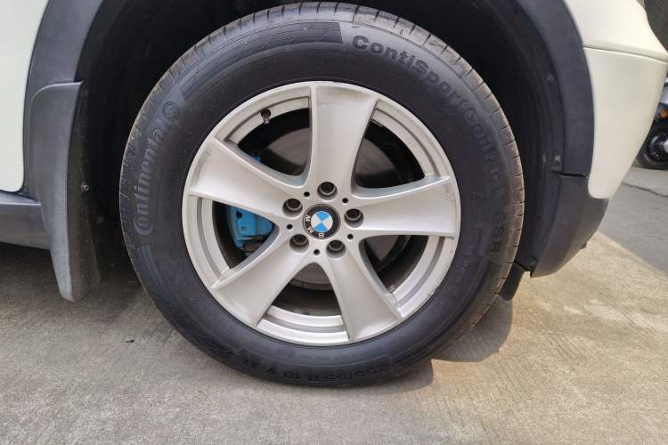 Used BMW X5 2013 xDrive35i Leading Model Right Front Wheel Hub
