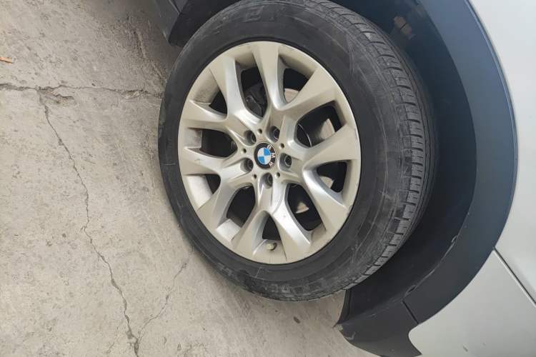 Used BMW X5 2013 xDrive35i Luxury Edition Right Front Wheel Hub