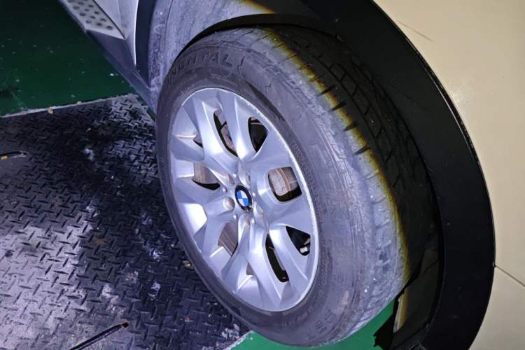 Used BMW X5 2013 xDrive35i Luxury Edition Right Front Wheel Hub