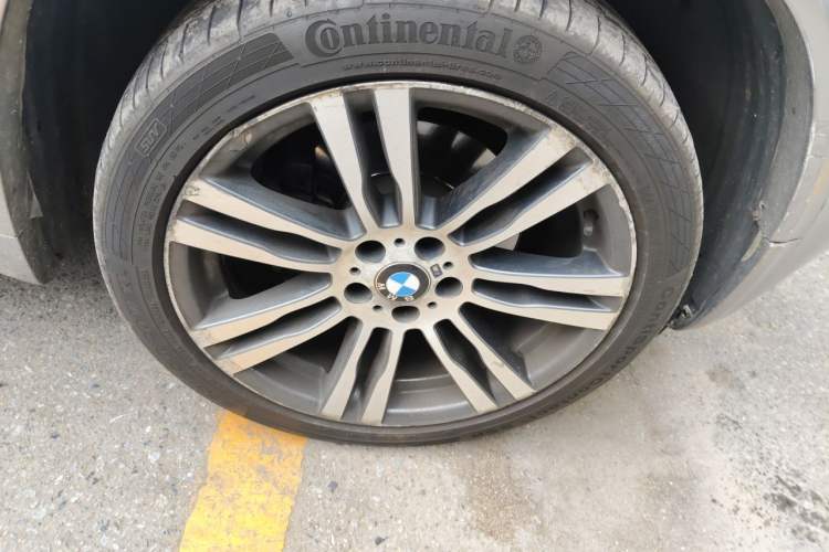 Used BMW X5 2013 xDrive40i Right Front Wheel Hub