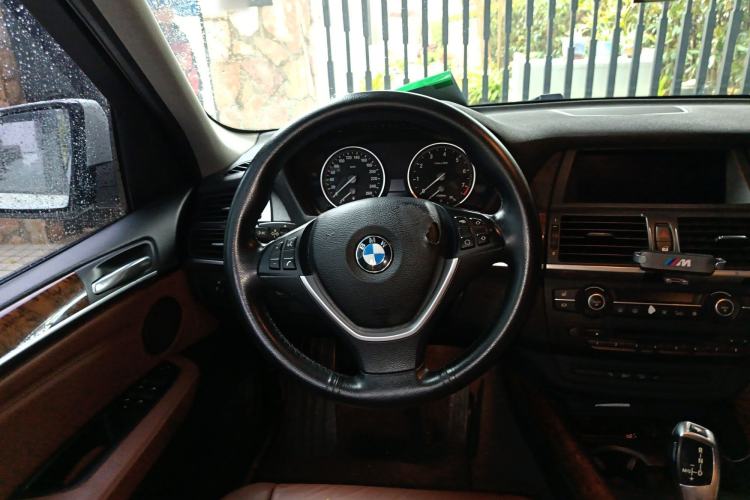 Used BMW X5 2013 xDrive35i Luxury Model Steering Wheel