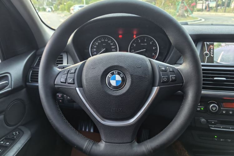 Used BMW X5 2013 xDrive35i Luxury Model Steering Wheel