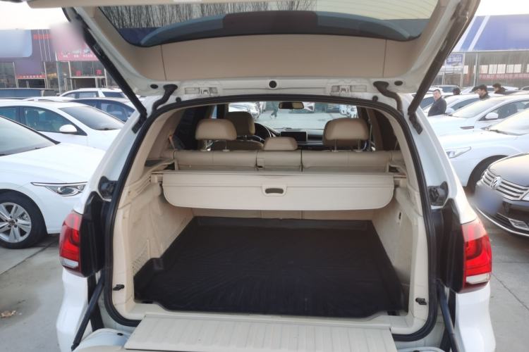 Used BMW X5 2013 xDrive35i U.S. specification Trunk