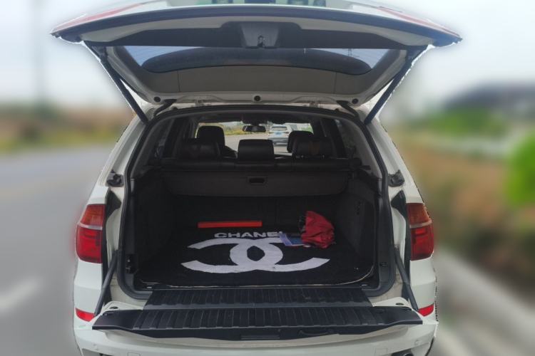 Used BMW X5 2013 xDrive35i Leading Model Trunk