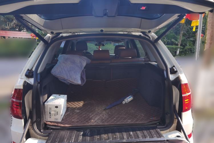 Used BMW X5 2013 xDrive35i U.S. specification Trunk
