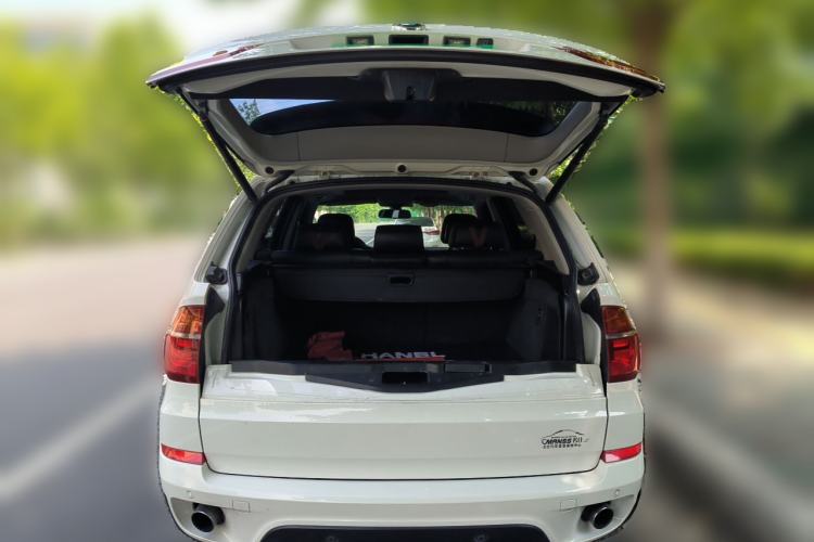 Used BMW X5 2013 xDrive35i Leading Model Trunk