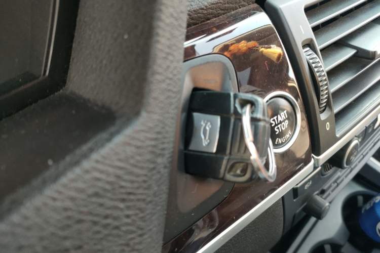 Used BMW X5 2013 xDrive35i U.S. specification Vehicle Key