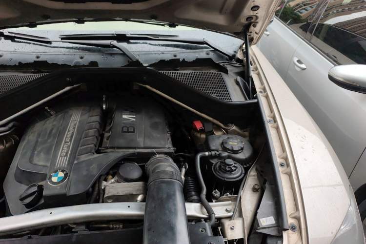 Used BMW X5 2013 xDrive35i Leading Model Engine Bay Left