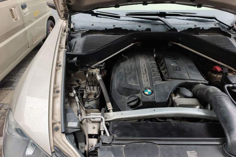 Used BMW X5 2013 xDrive35i Leading Model Engine Bay Right