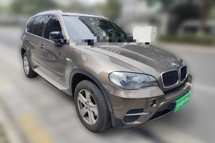 Used BMW X5  Front Right 45 Deg